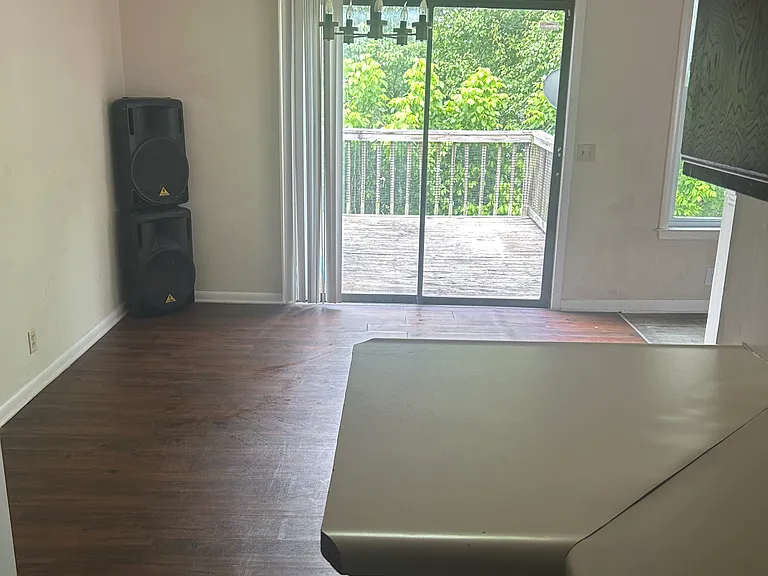 407 Glade Ct — Photo 4