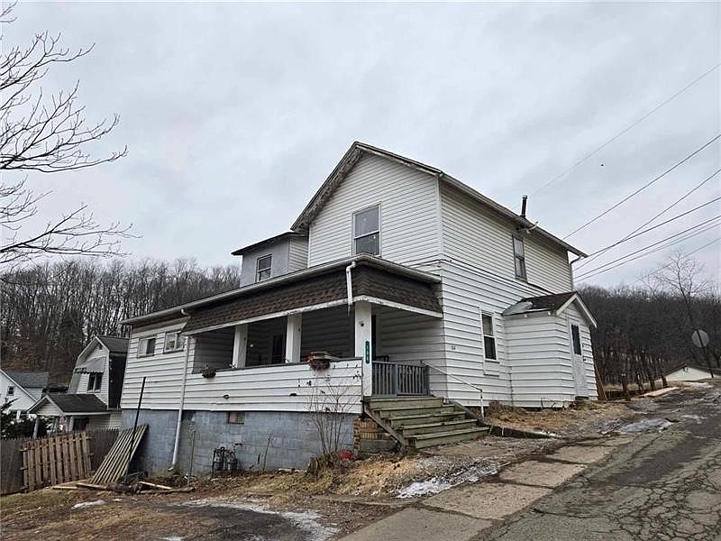 1st image of 104 Forrest St