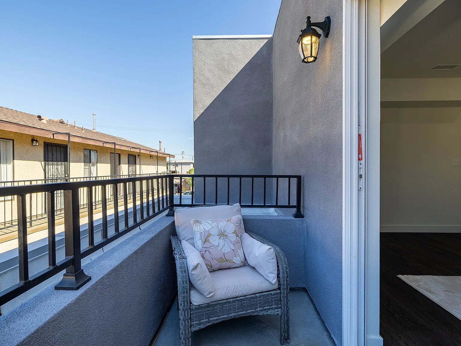 4 bed, 4000 sqft, $9,450 — Photo 3