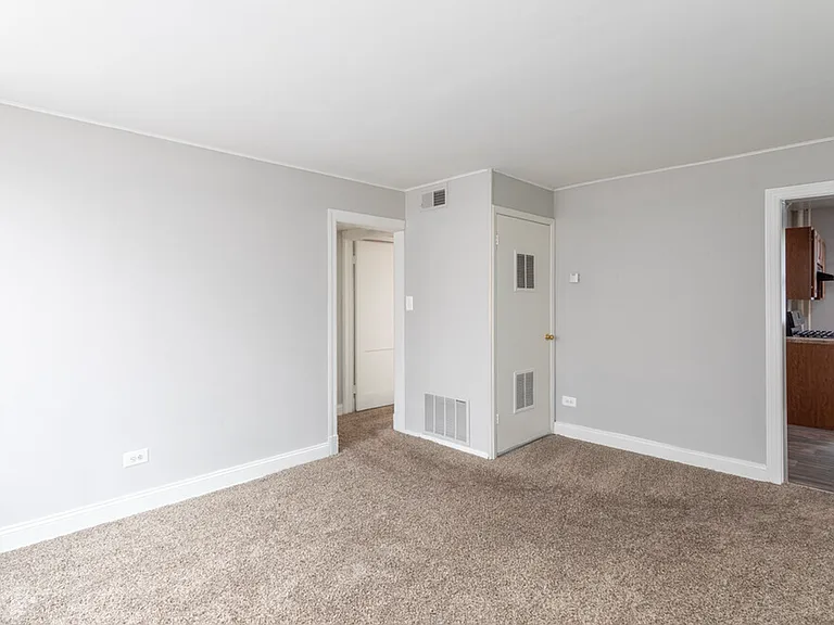 Oaklee Village Apartments — Photo 5