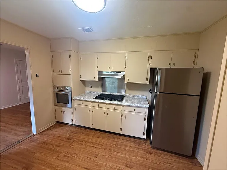 2308 Crestwood Cir — Photo 6