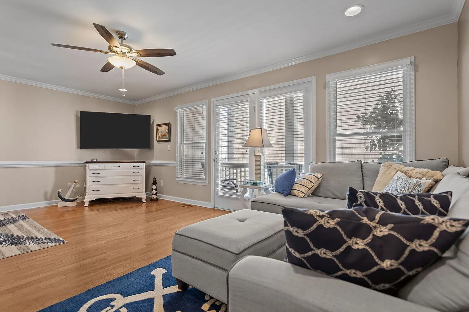 4 bed, 3.0 bath, 1915 sqft, $7,214 — Photo 1