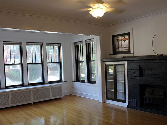 3rd image of 5824 N Virginia Ave #1