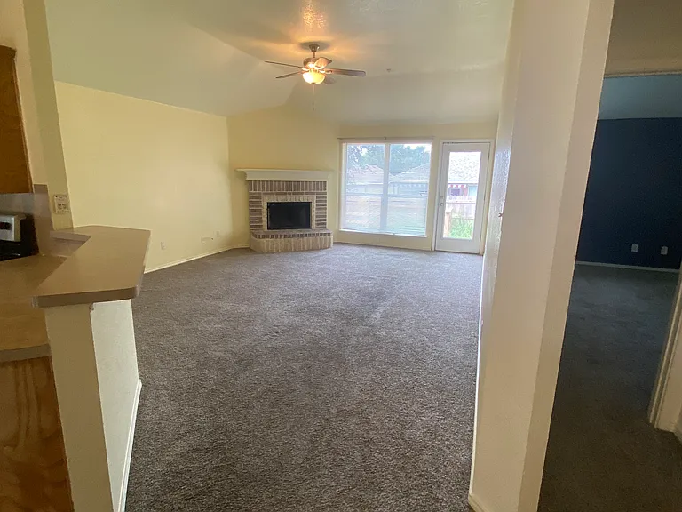 6050 Lakefront St — Photo 5