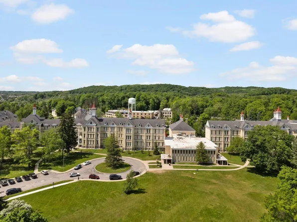 800-311 Cottageview Dr, Traverse City, MI 49684