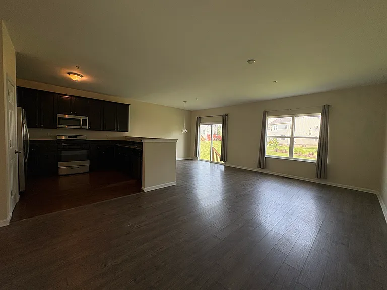 948 King Way — Photo 16