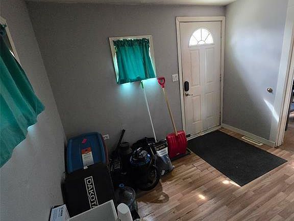 5th image of 555 Sorlien Ave