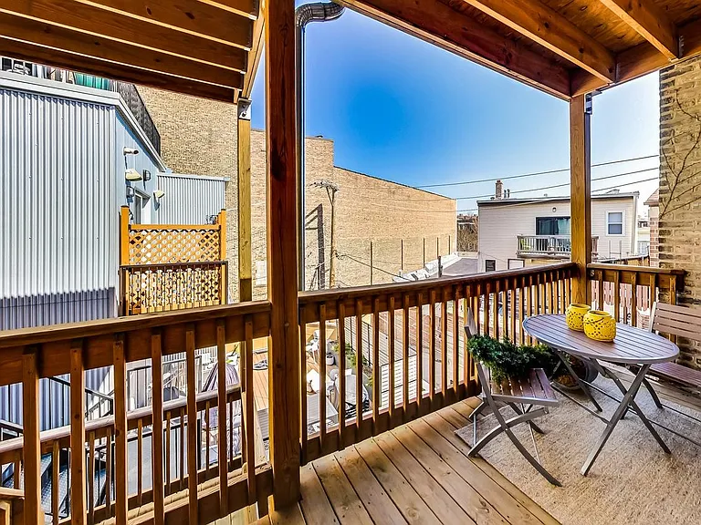 1952 W Byron St #6 — Photo 6