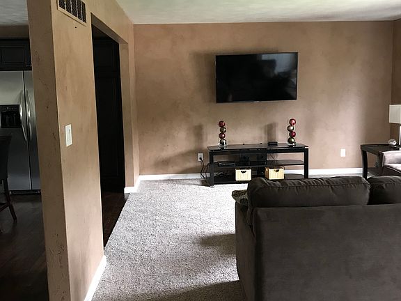 3rd image of 1010 W Nassau Dr