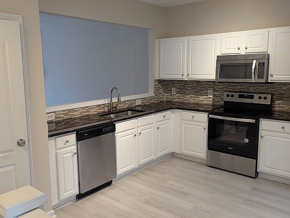 5th image of 3916 Elizabeth Glen Way