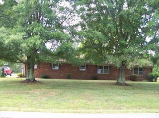 2070 Reeves Mill Rd, Mount airy, NC 27030