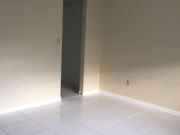 5th image of 20735 NE 8th Ct APT 101-12