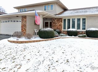 8461 Loveland Ln, Palos Hills, IL