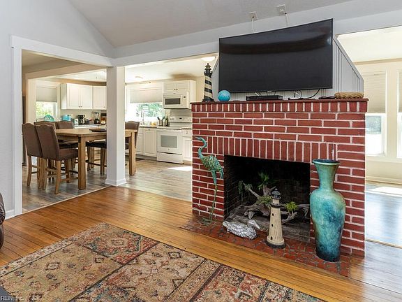 5th image of 227 Colonial Beach Rd
