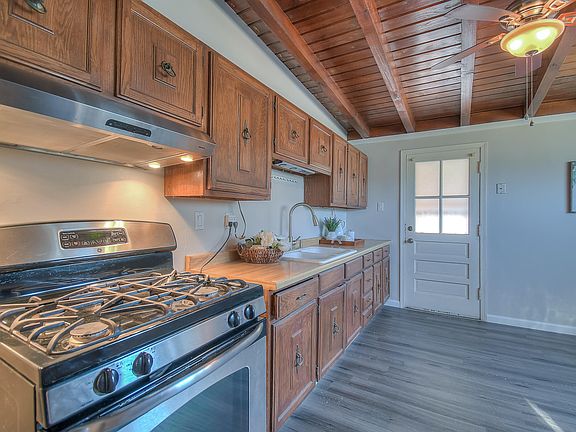 3rd image of 3131 Graceland Dr NE