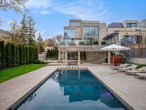 4th image of 211 Dunvegan Rd
