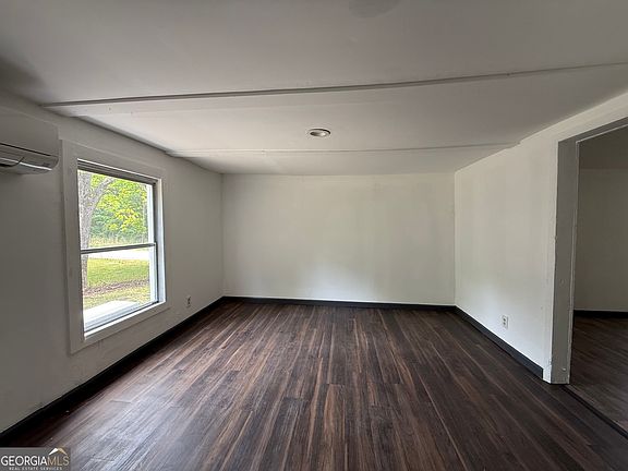 3rd image of 599 Twin Oaks Rd