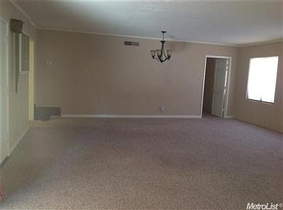 3rd image of 912 N Pershing Ave