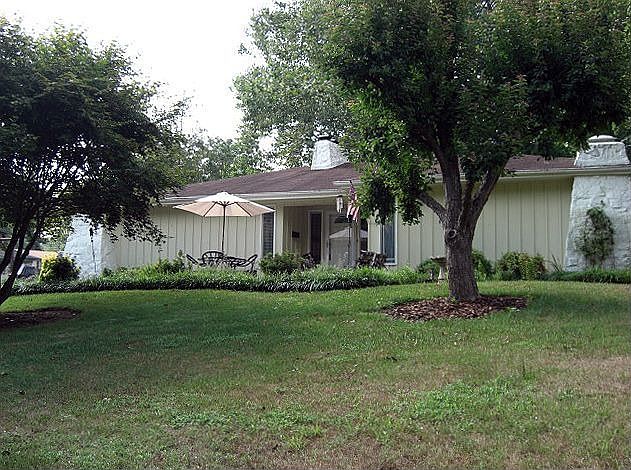 1st image of 1610 Woodmont Dr