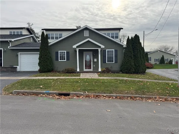 52 Bronson St, Oswego, NY 13126