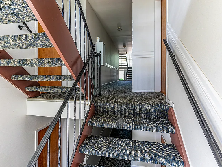 Somerset Manor East Apartments — Photo 29