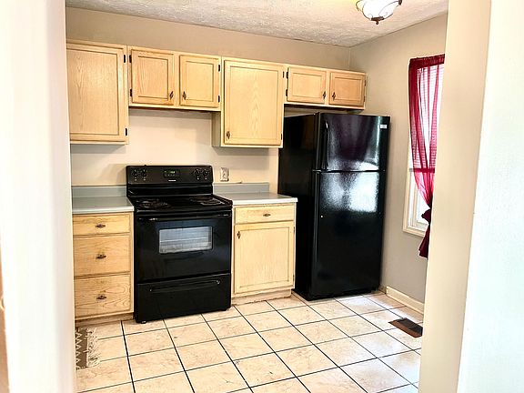 3rd image of 202 Lakeview Dr