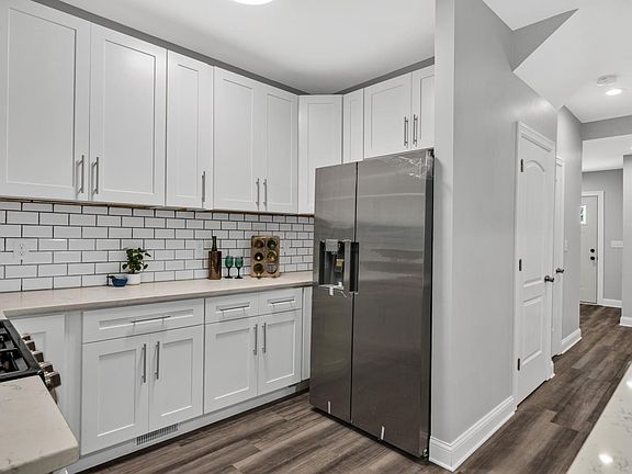 4th image of 407 Saint Clair Ave
