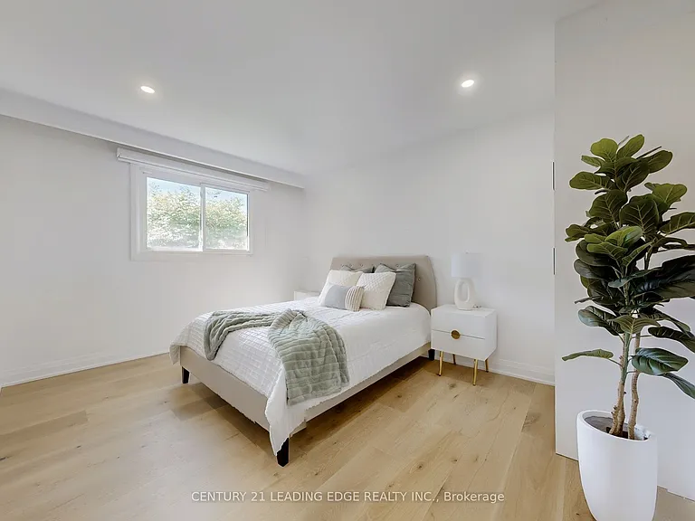 2240 Springfield Ct — Photo 14