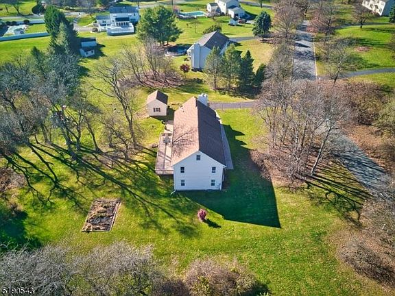 4th image of 6 Crestwood Ct