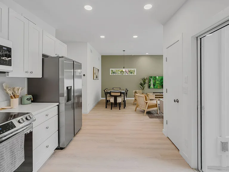 551 Columbus St — Photo 10