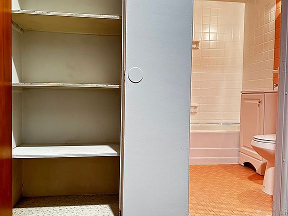 4th image of 2812 E 130th St APT 304
