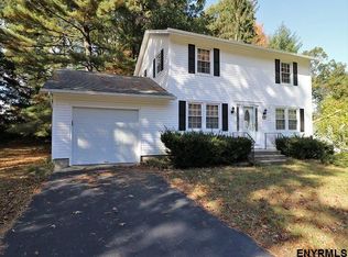 22 Newcastle Rd, Halfmoon, NY 12065