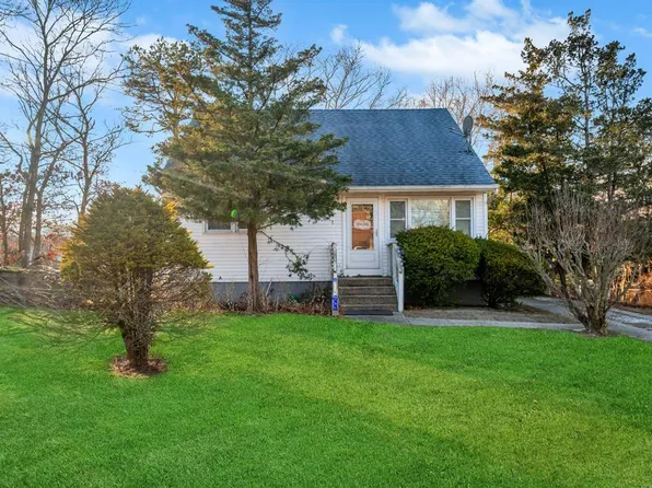 7 Quogue Avenue, Riverhead, NY 11901