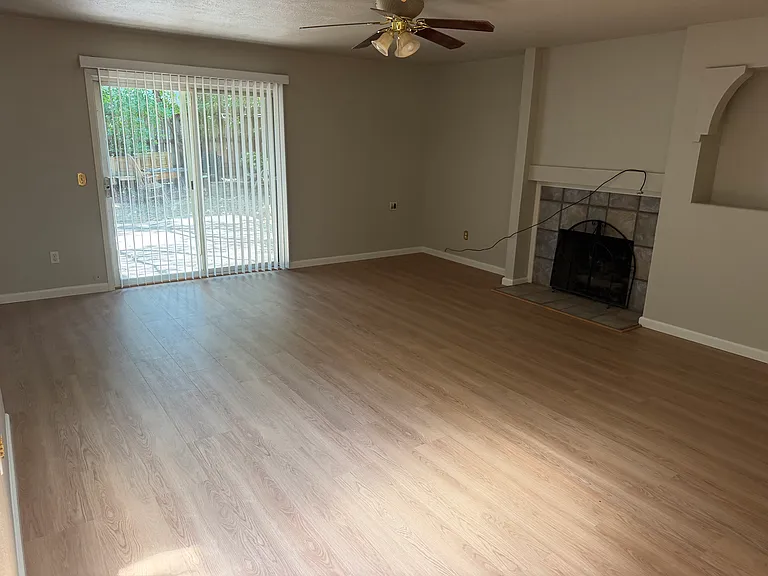 946 King Henry Way — Photo 9