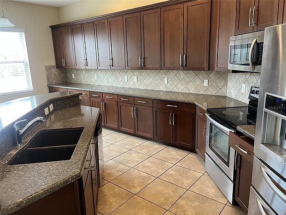 4th image of 228 Westyn Bay Blvd
