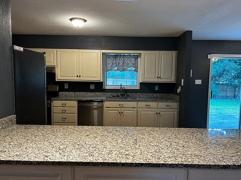 1005 Nichols St — Photo 6