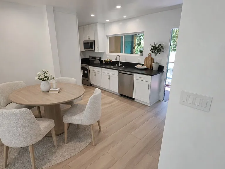 734 N Alfred St #1 — Photo 3