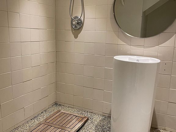 2nd image of 2409 Harriet Ave