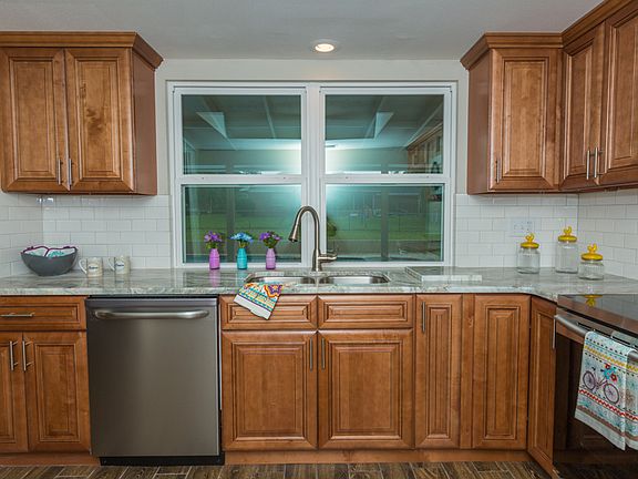 2nd image of 5108 Fairfax Dr