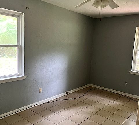 5th image of 109 Lawrence Dr