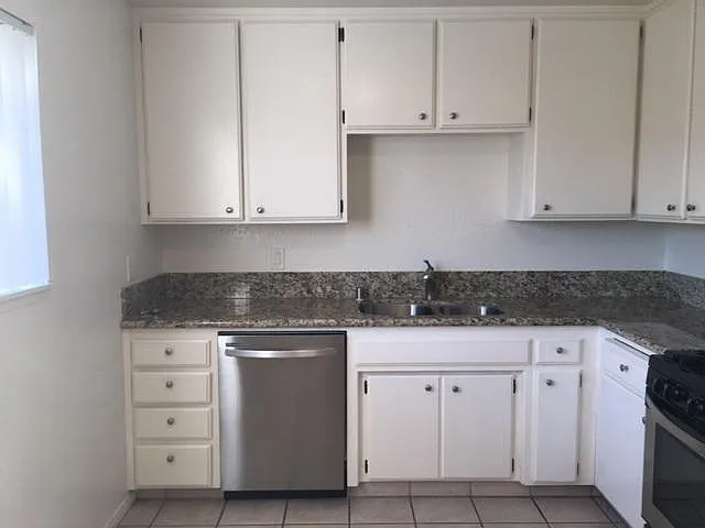 713 Atkins St — Photo 3
