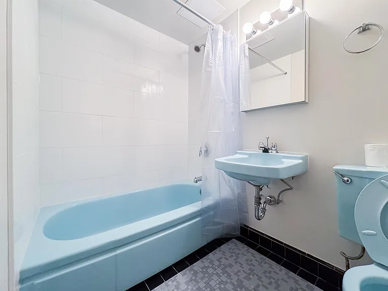 1925 Nelson St #105 — Photo 11