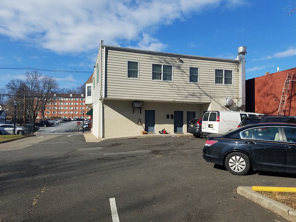 2nd image of 431 435 Main St