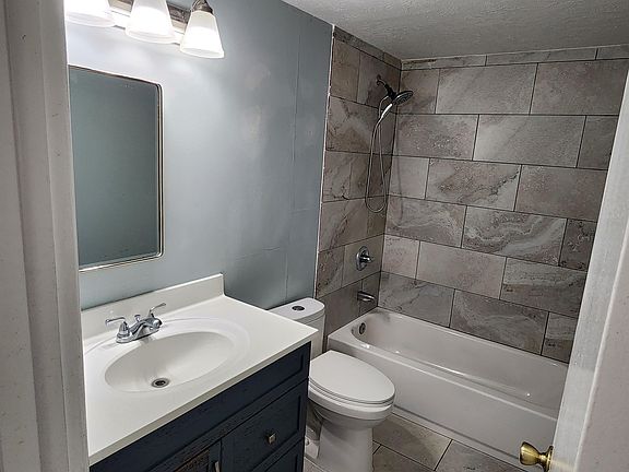 3rd image of 2590 W Robin Rd