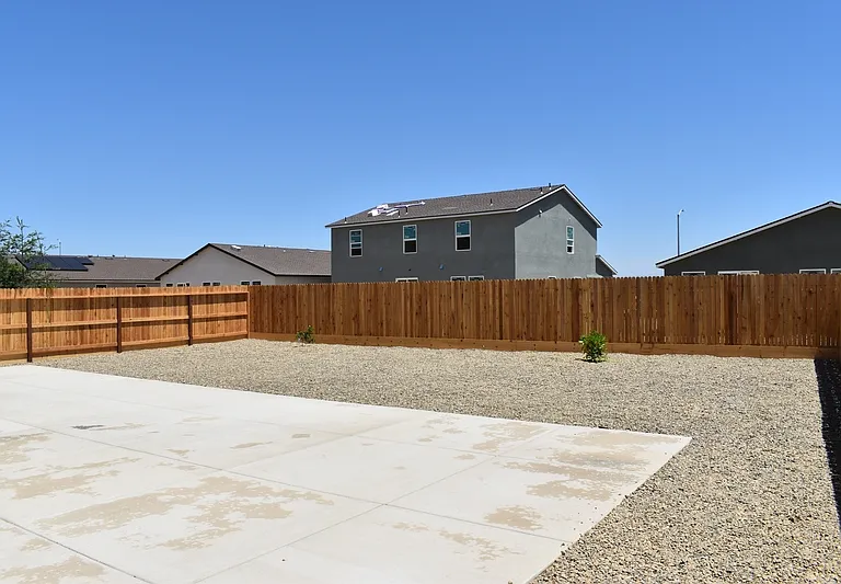 4735 Isabella Ct — Photo 33