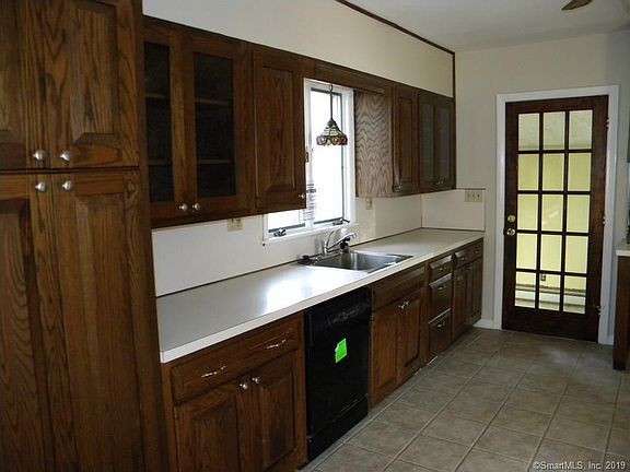 4th image of 157 Cherry Ave