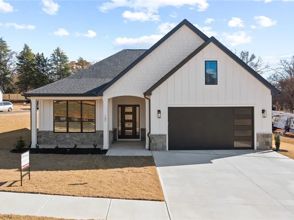 101 Selby Dr, Clemson, SC 29631