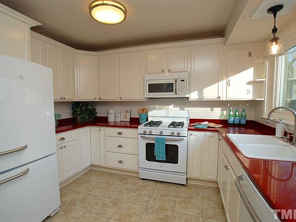 4th image of 1013 W Lakewood Ave