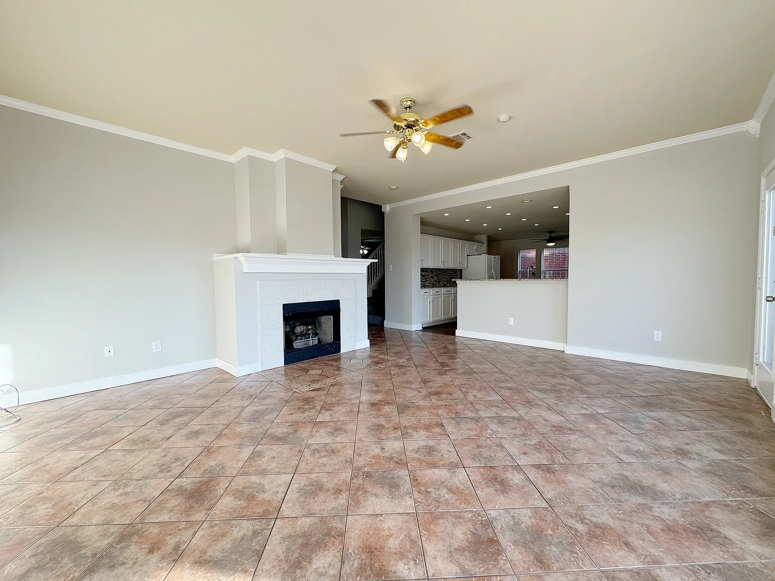 4 bed, 2.5 bath, 2946 sqft, $2,600 — Photo 3