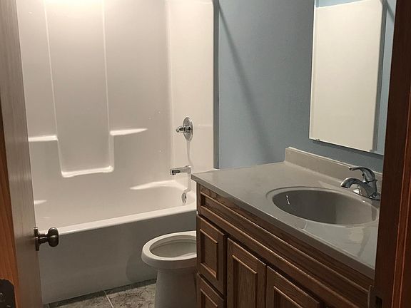 4th image of 325 James Blvd